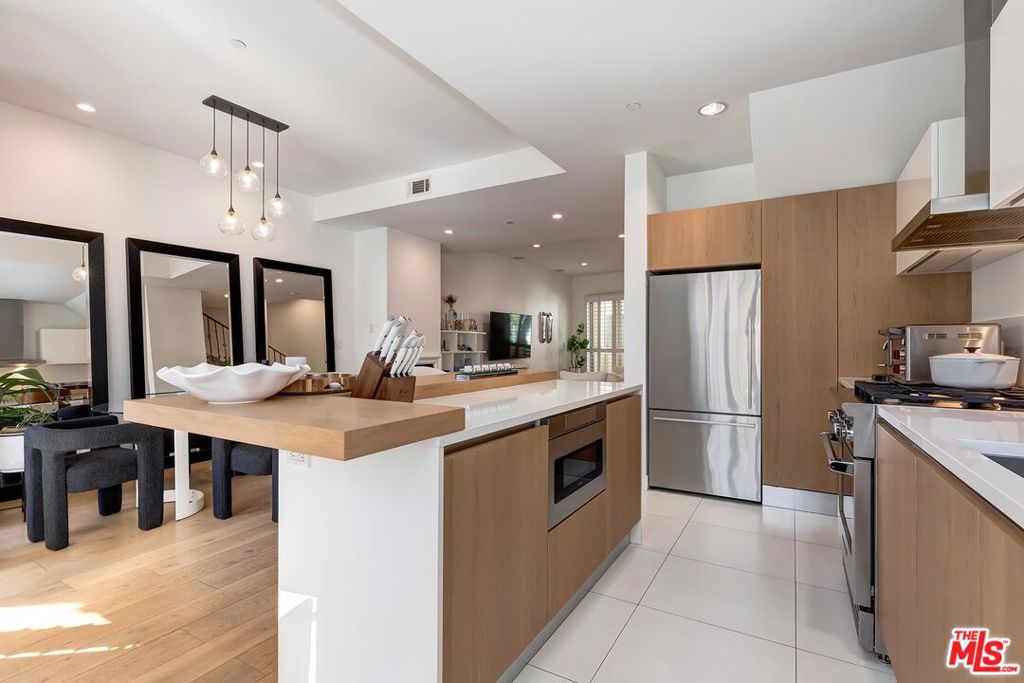 841 Westmount Drive 116, West Hollywood, CA 90069 — photo 1