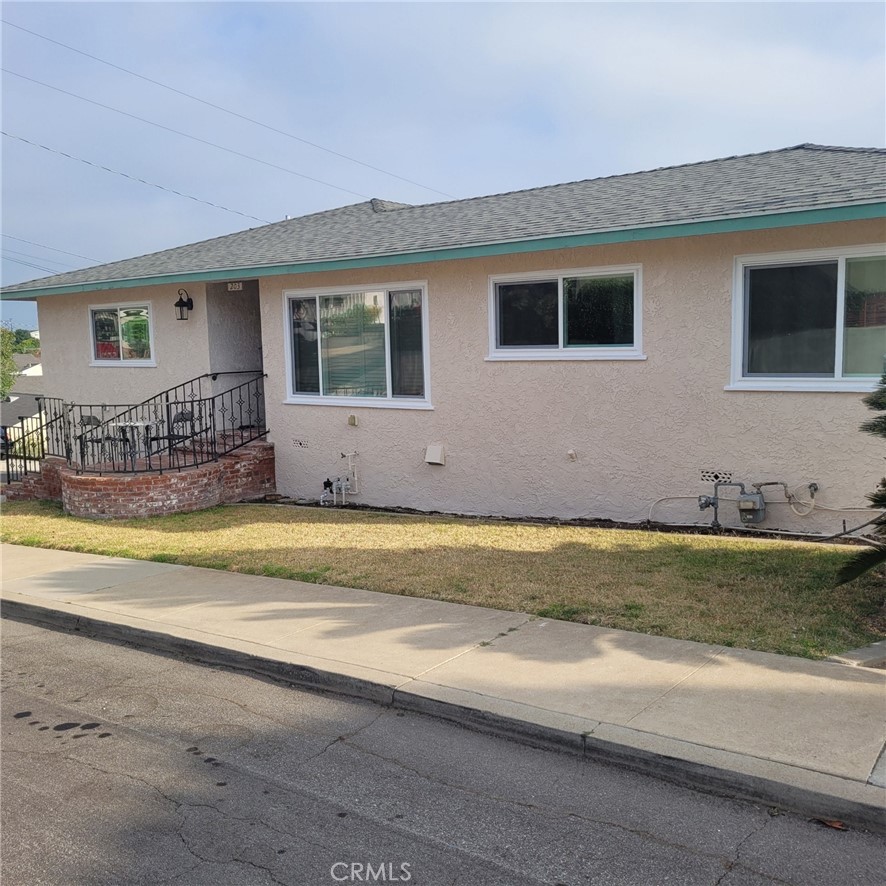 203 E Sycamore Avenue, El Segundo, CA 90245 — photo 1