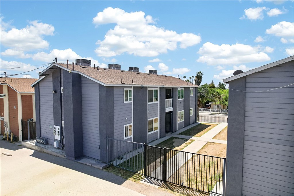 1304 Flower, Bakersfield, CA 93305 — photo 1