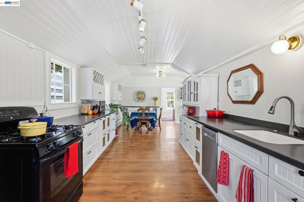 30 Niantic Ave, San Francisco, CA 94132 — photo 1