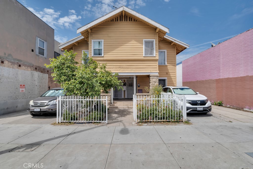 2113 Venice, Los Angeles, CA 90006 — photo 1