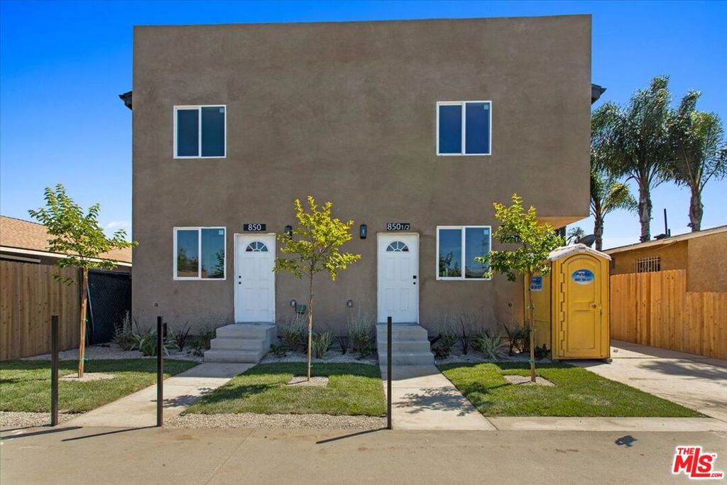 850 W Gage Avenue, Los Angeles, CA 90044 — photo 1