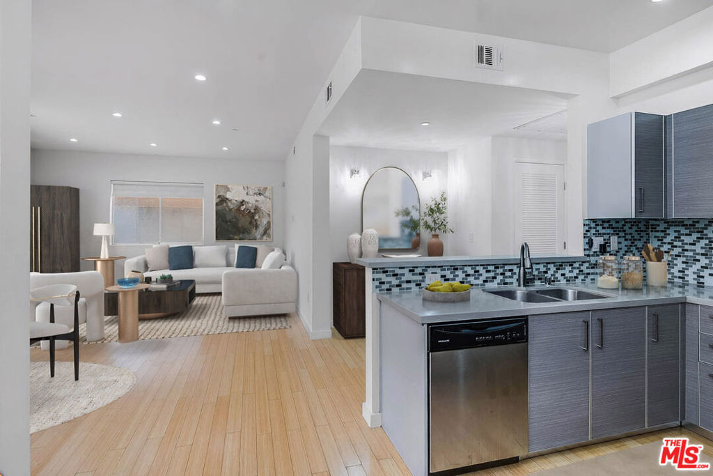 966 S St Andrews Place 104, Los Angeles, CA 90019 — photo 1