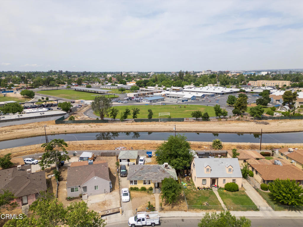 213 T Street, Bakersfield, CA 93304 — photo 1