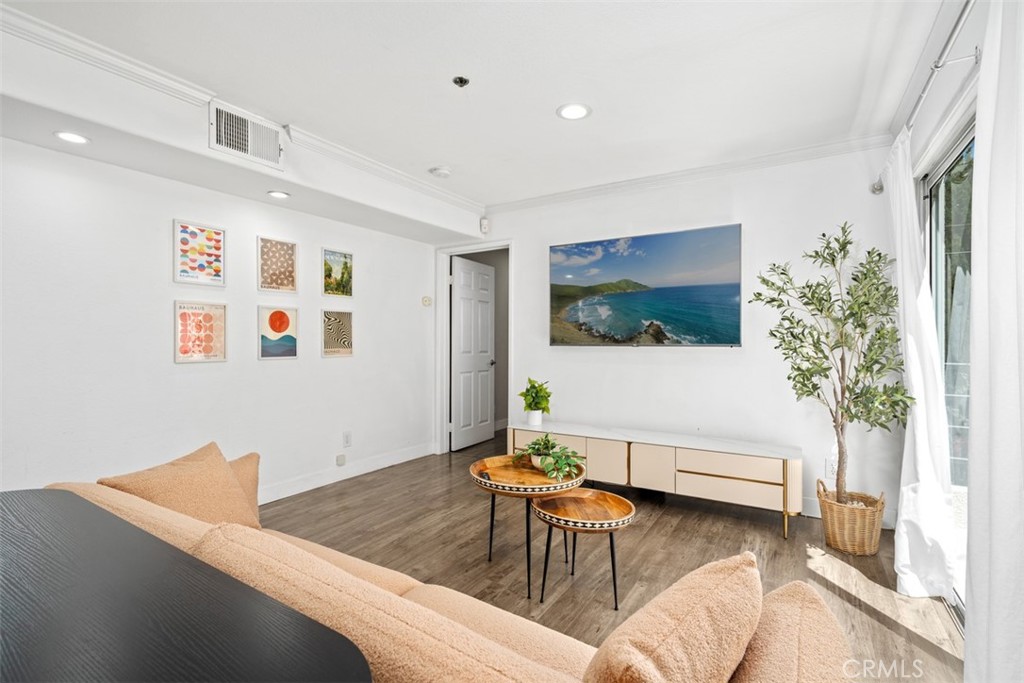 116 S Croft 102, Los Angeles, CA 90048 — photo 1