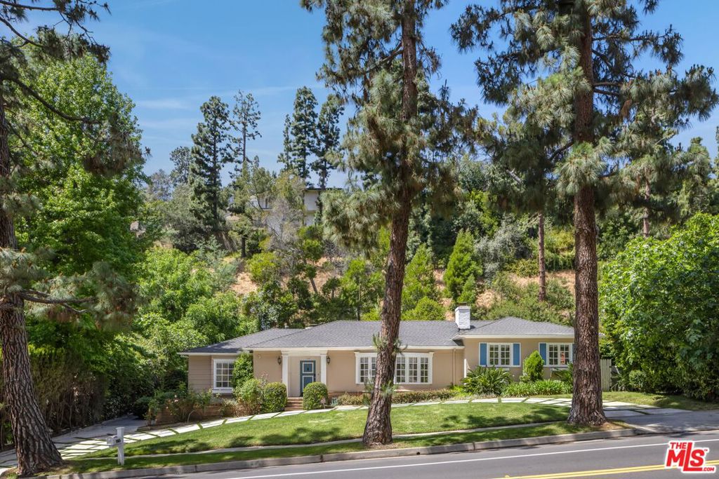 1165 Coldwater Canyon Drive, Beverly Hills, CA 90210 — photo 1