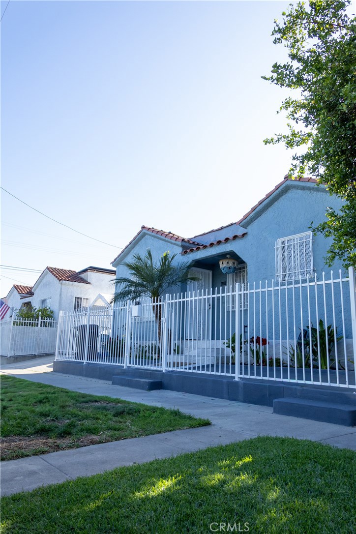 8205 Stanford, Los Angeles, CA 90001 — photo 1