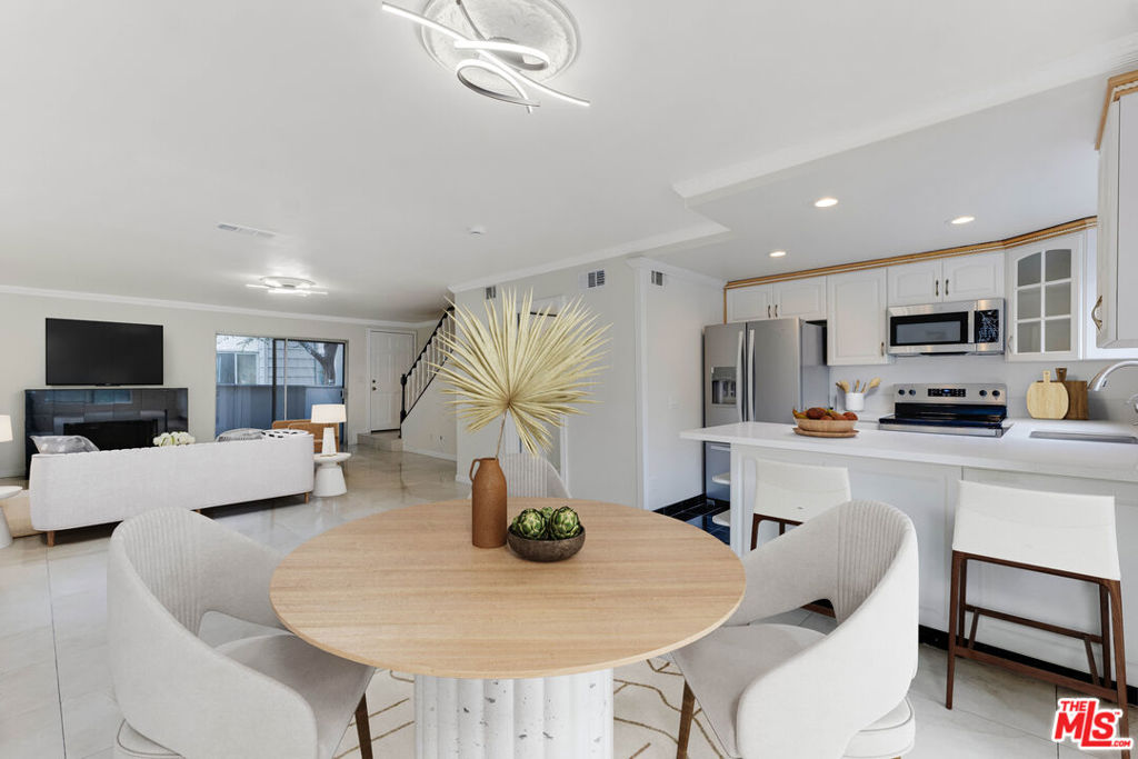 18316 Hatteras Street 21, Tarzana, CA 91356 — photo 1