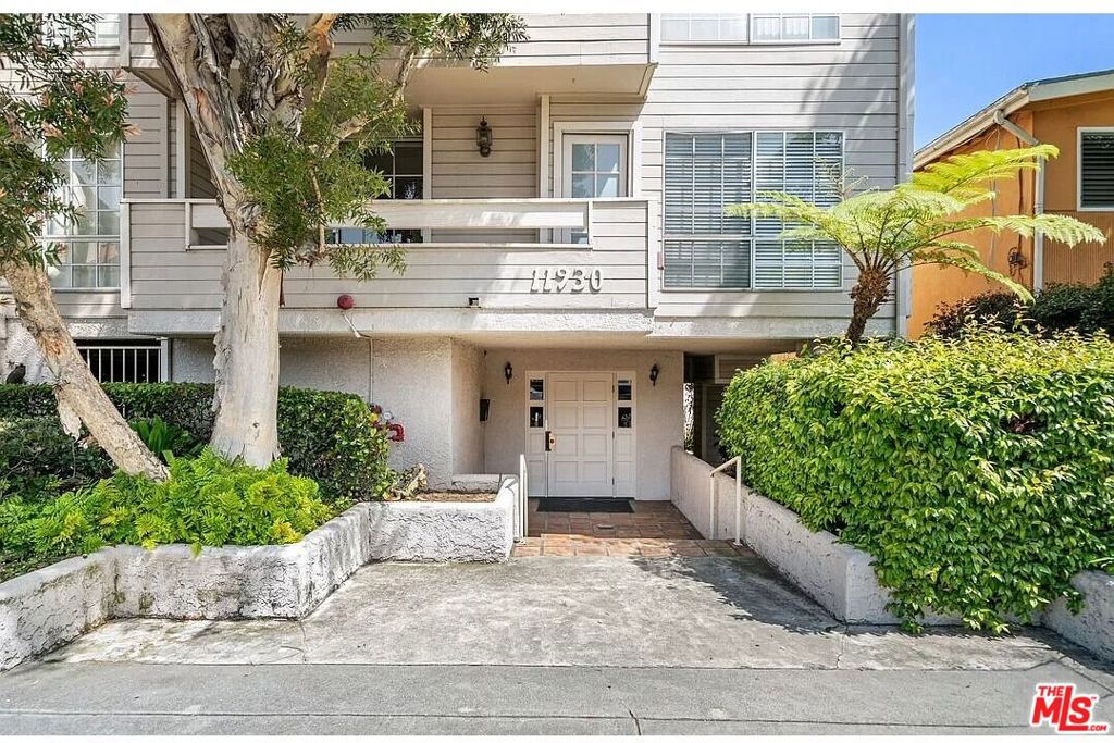 11930 Avon Way 207, Los Angeles, CA 90066 — photo 1