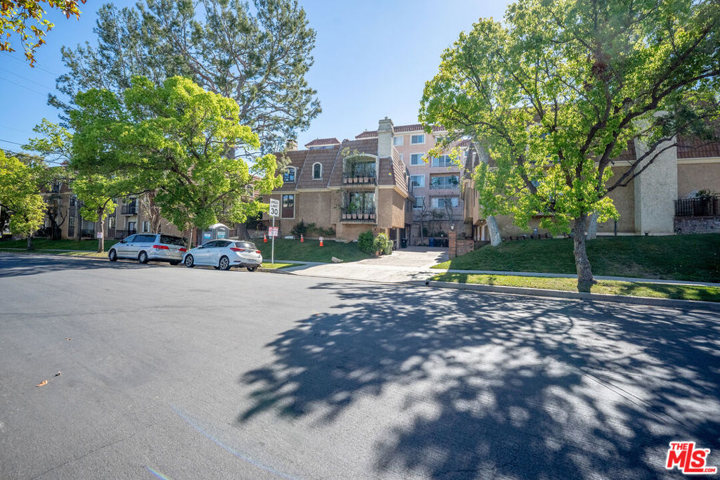 4368 W 8th Street 17, Los Angeles, CA 90005 — photo 1