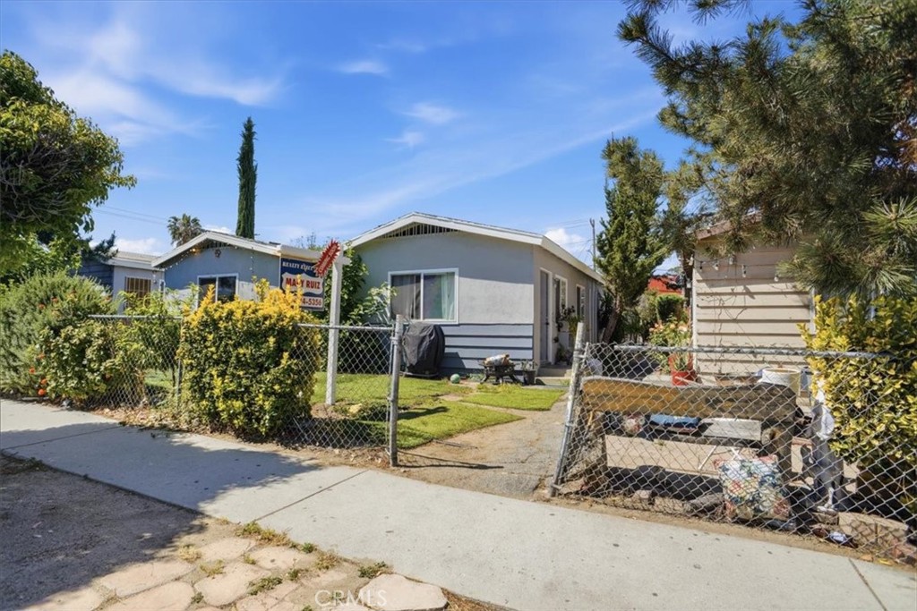 24047 Arch Street, Newhall, CA 91321 — photo 1