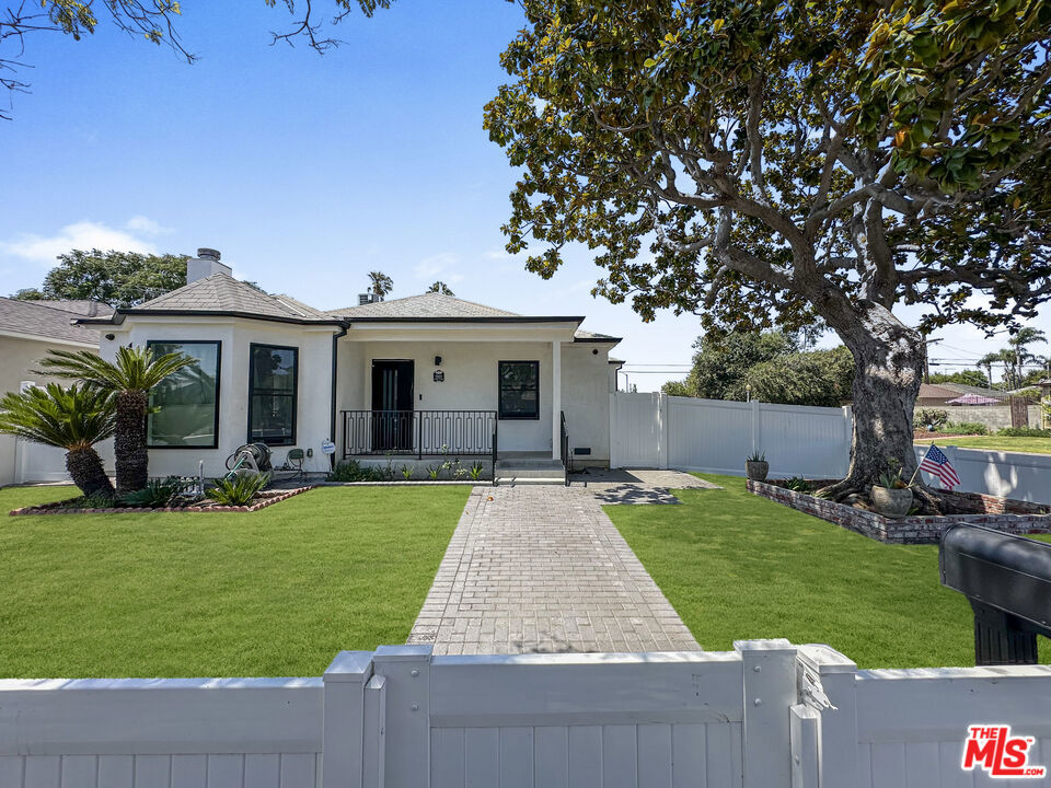 1901 S Point View Street, Los Angeles, CA 90034 — photo 1