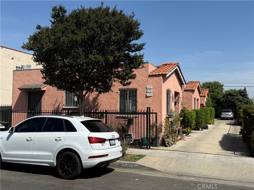 1171 W 38th Street, Los Angeles, CA 90037 — photo 1