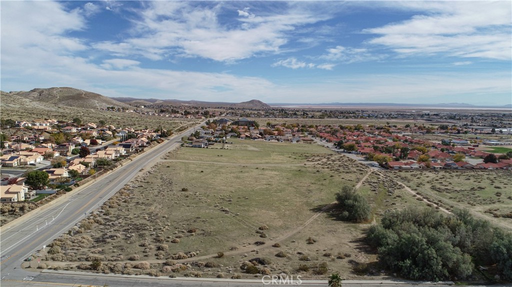 1 30th Street W, Rosamond, CA 93560 — photo 1