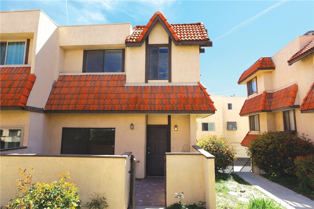 27623 Nugget Dr #4 Drive 4, Canyon Country, CA 91387 — photo 1
