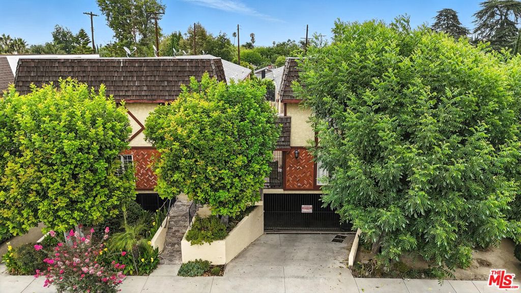 7422 Hazeltine Avenue 3, Van Nuys, CA 91405 — photo 1