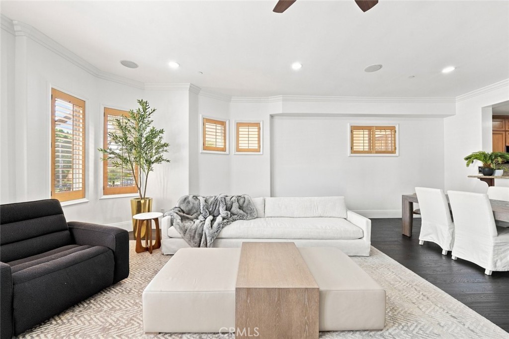 143 N Arnaz Drive 105, Beverly Hills, CA 90211 — photo 1
