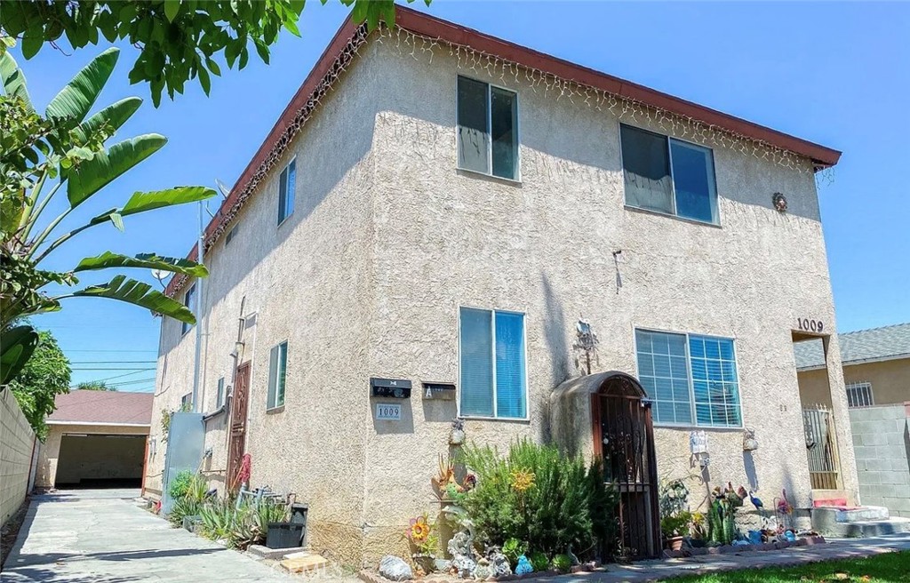 1009 E Stockton Ave, Compton, CA 90221 — photo 1