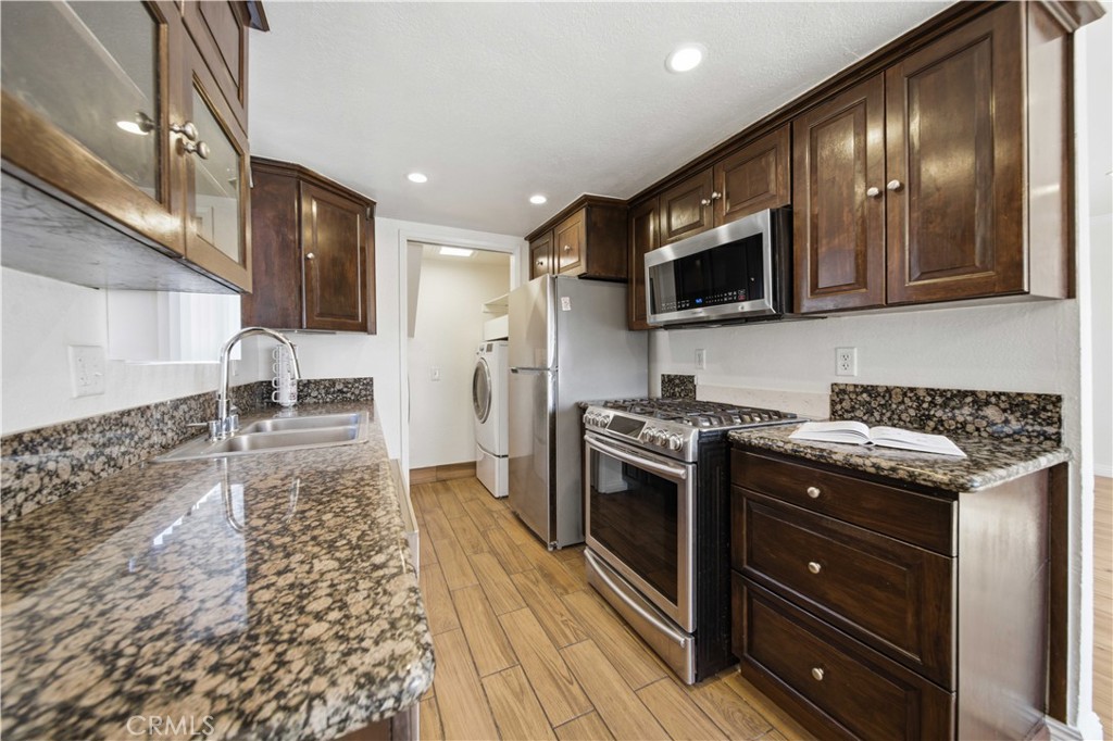 9047 Langdon Ave 6, North Hills, CA 91343 — photo 1