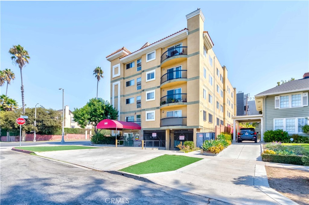 300 S Westmoreland, Los Angeles, CA 90020 — photo 1
