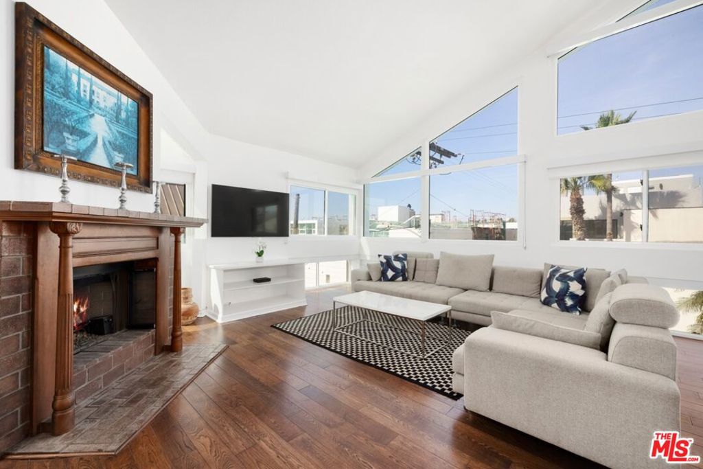 18 Union Jack Street 301, Marina Del Rey, CA 90292 — photo 1
