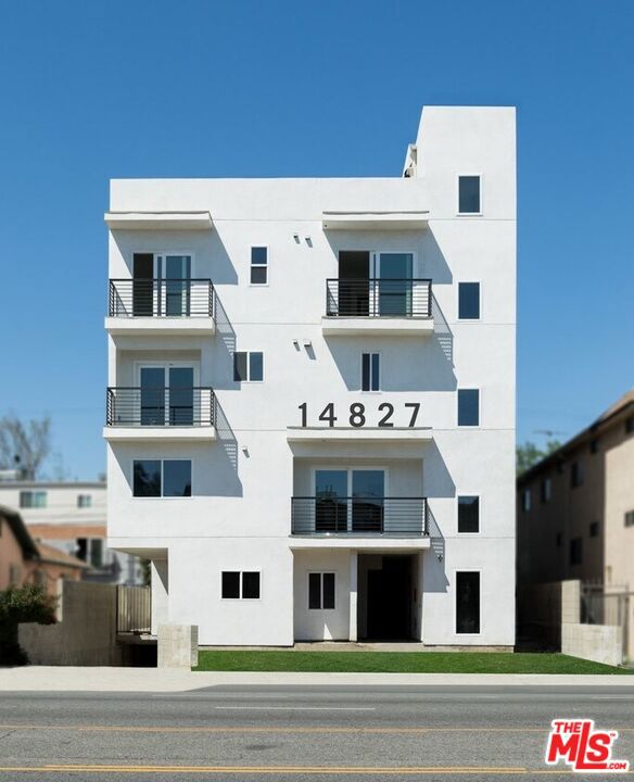 14827 Victory Boulevard, Van Nuys, CA 91411 — photo 1