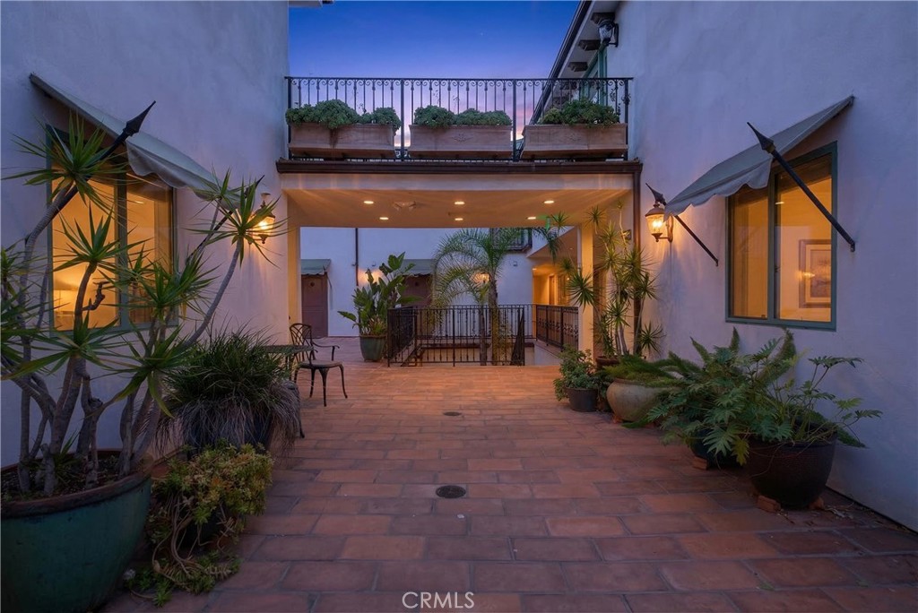 4301 Los Feliz 12, Los Angeles, CA 90027 — photo 1