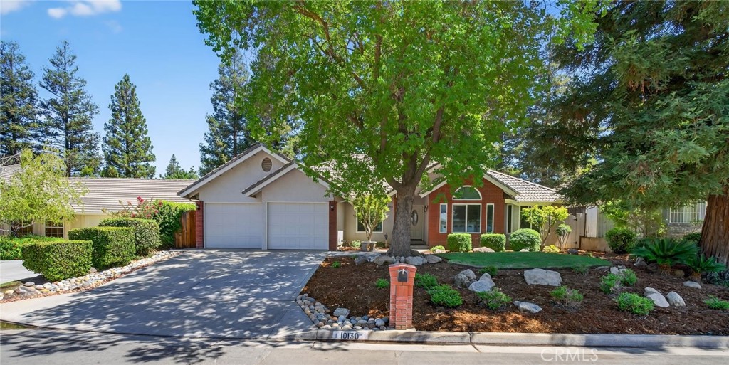 10130 N Heather Drive, Fresno, CA 93720 — photo 1