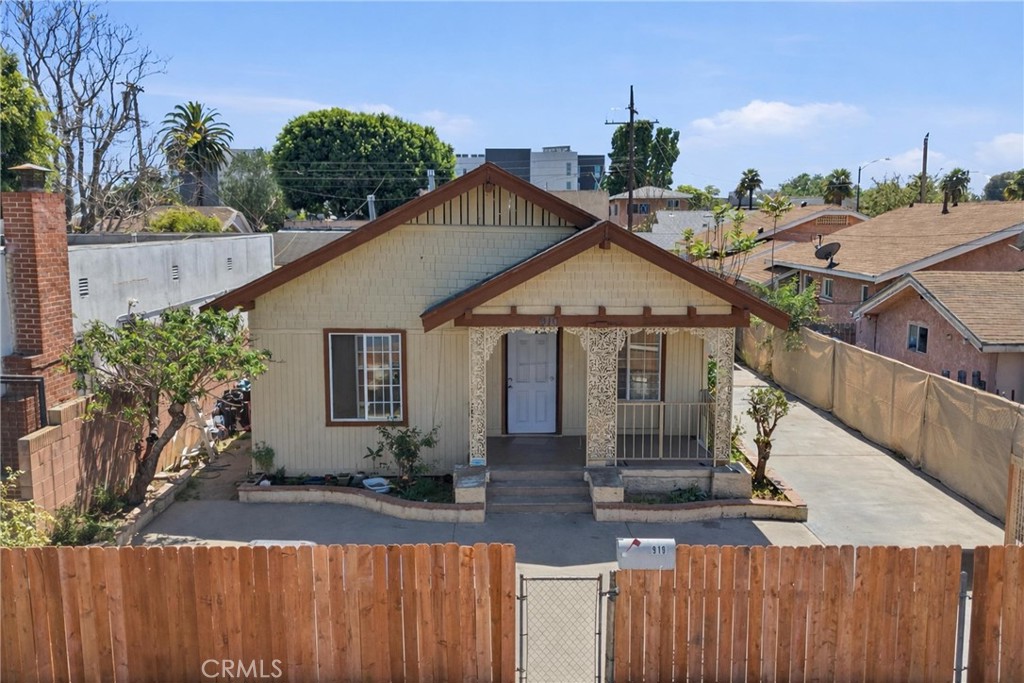 910 E 19th Street, Long Beach, CA 90806 — photo 1