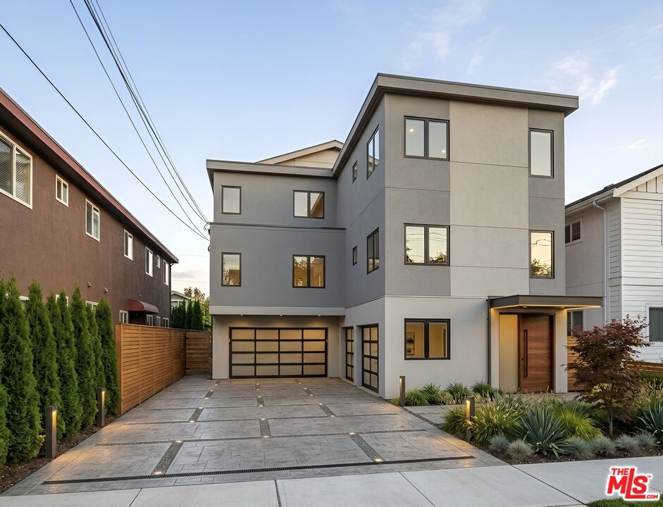 715 E 41st Place, Los Angeles, CA 90011 — photo 1