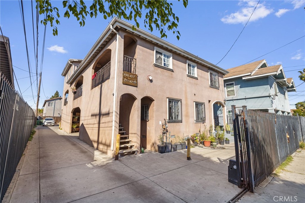 879 E 40th Place, Los Angeles, CA 90011 — photo 1