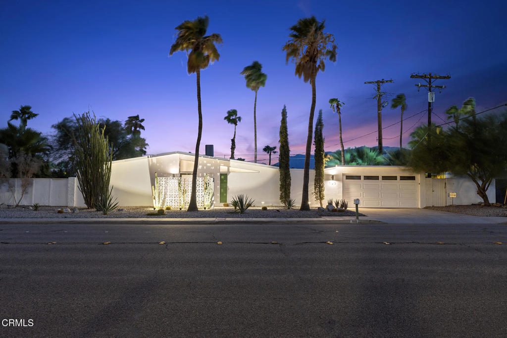 795 E Racquet Club Road, Palm Springs, CA 92262 — photo 1