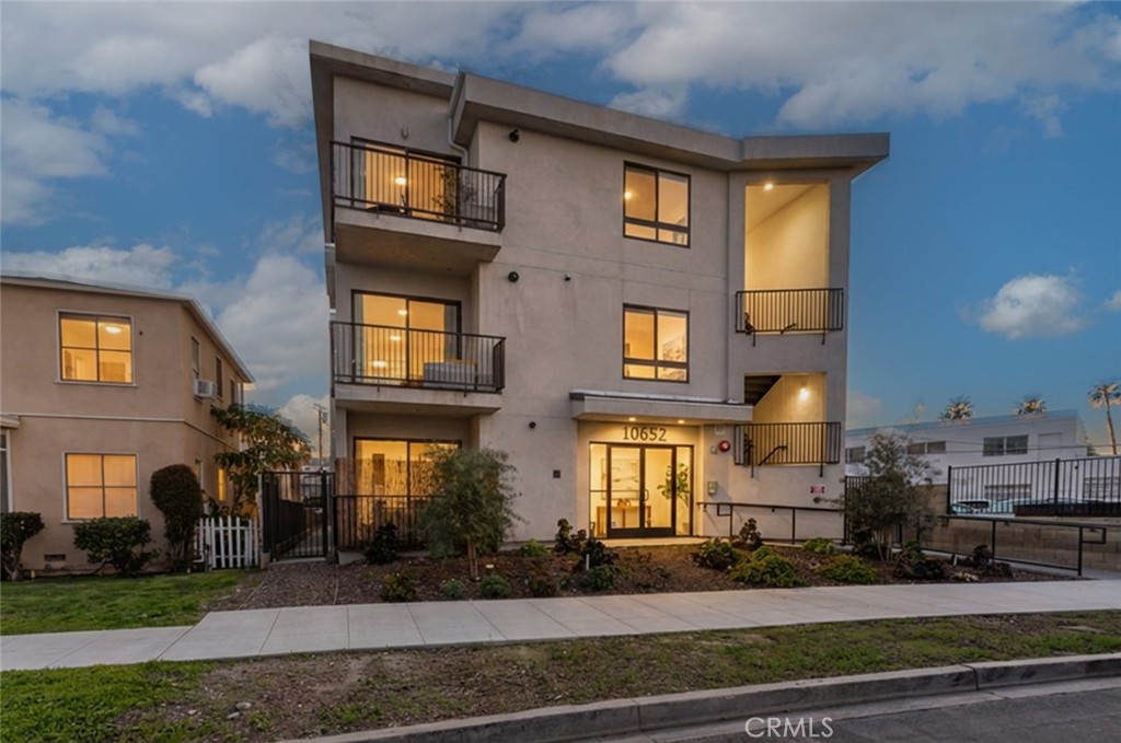 10652 Whipple Street, North Hollywood, CA 91602 — photo 1