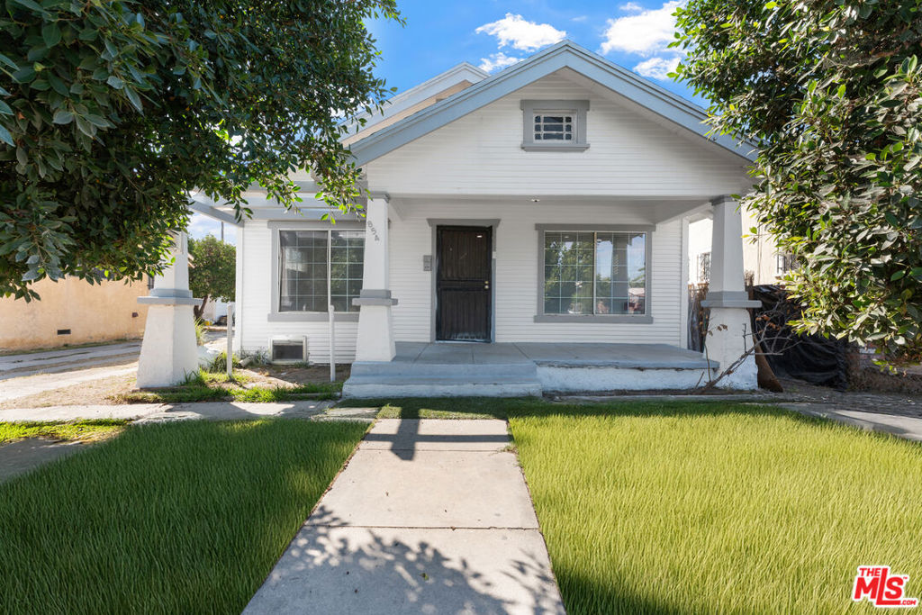 854 W 64th Street, Los Angeles, CA 90044 — photo 1