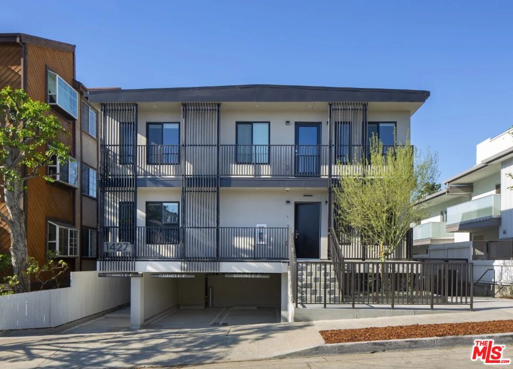 1427 Barry Avenue, Los Angeles, CA 90025 — photo 1