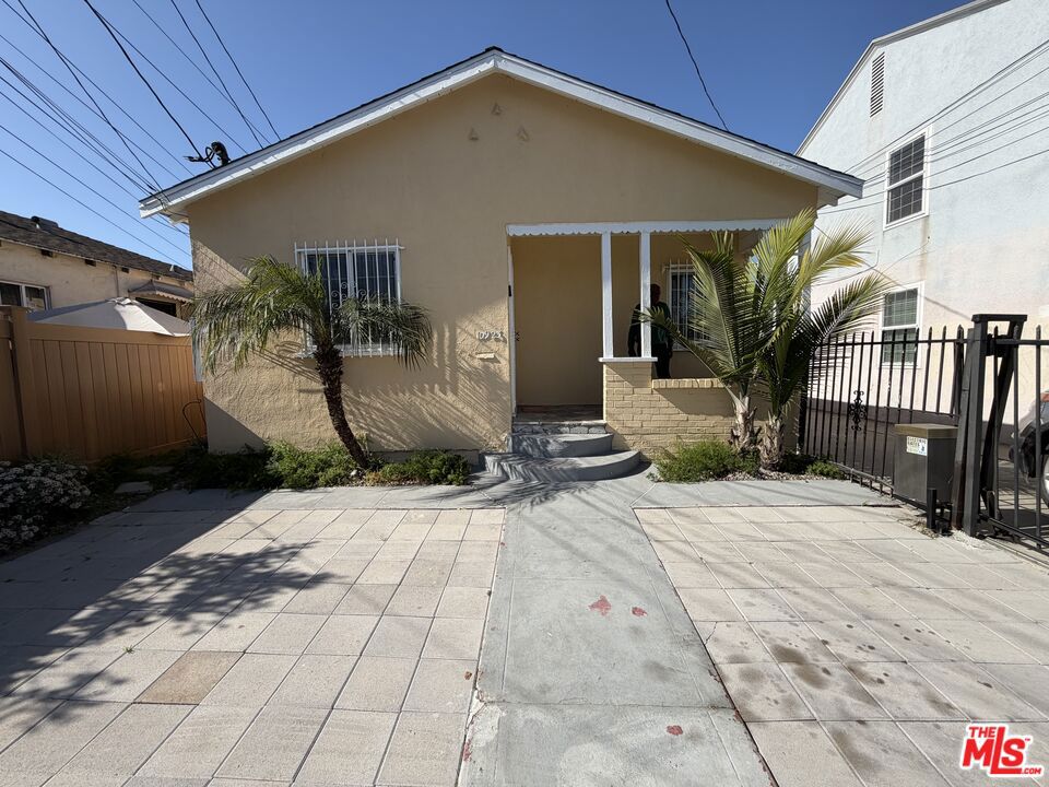 10923 S Inglewood Avenue, Inglewood, CA 90304 — photo 1