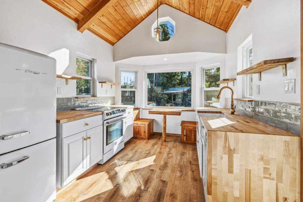 15 Braemoor Drive, Santa Cruz, CA 95060 — photo 1