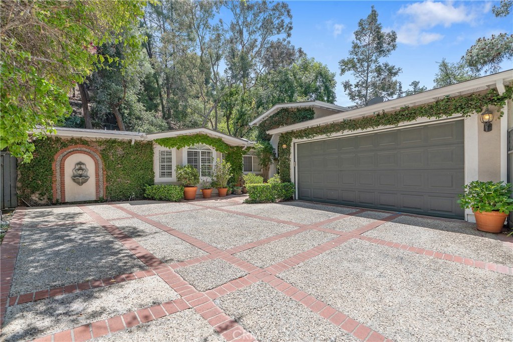 3818 Hayvenhurst Avenue, Encino, CA 91436 — photo 1