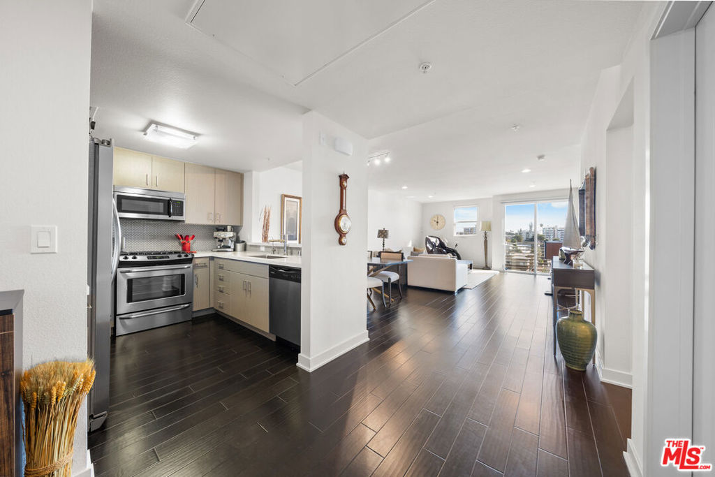 436 S Virgil Avenue PH7, Los Angeles, CA 90020 — photo 1