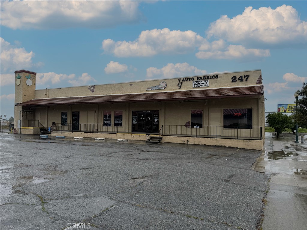 247 S Riverside