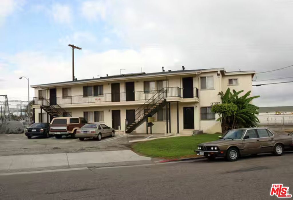 2211 S Genesee Avenue, Los Angeles, CA 90016 — photo 1