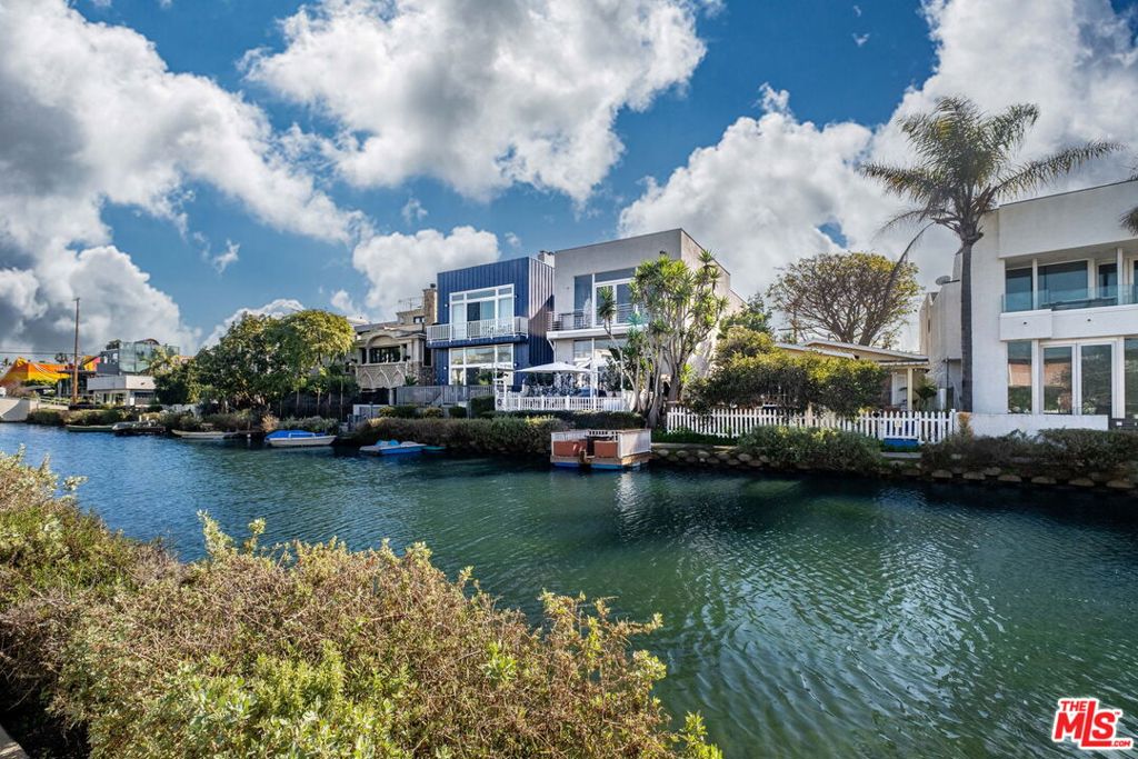 224 Linnie Canal, Venice, CA 90291 — photo 1