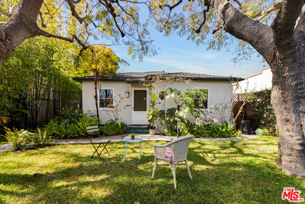 1453 Centinela Avenue