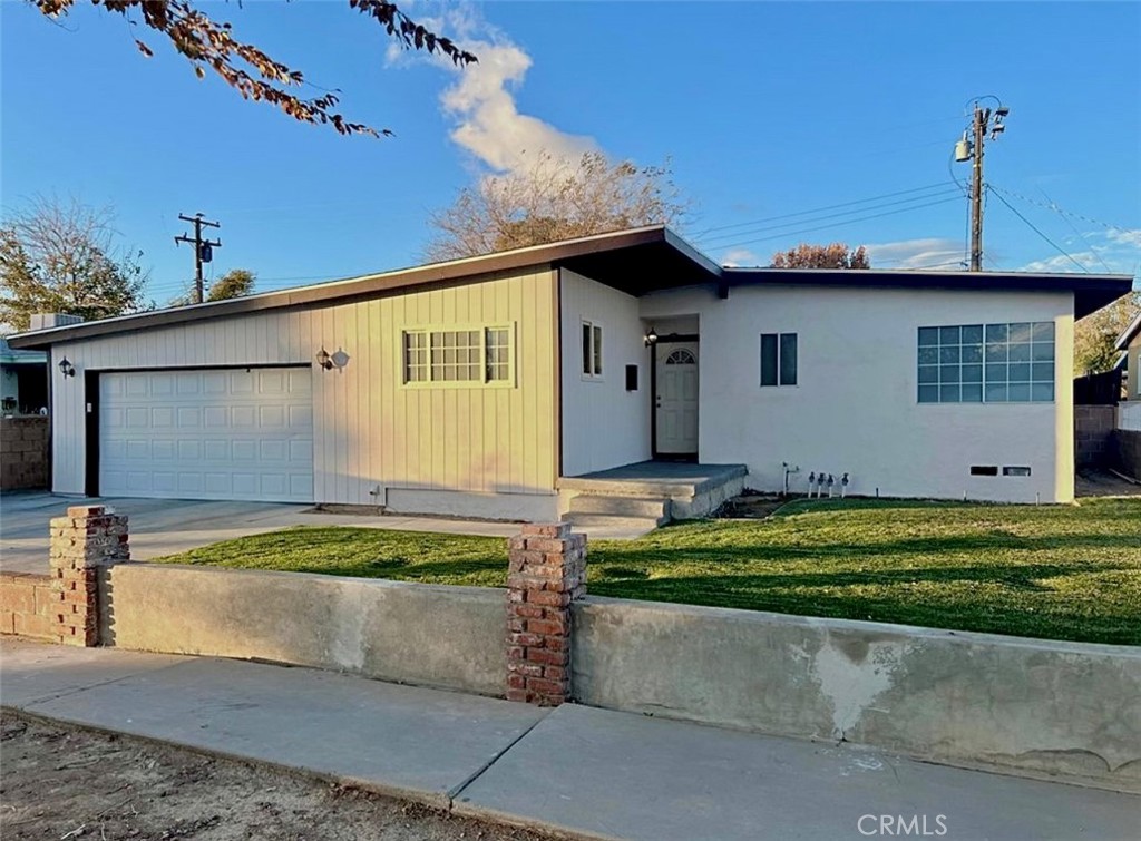 755 W Holguin, Lancaster, CA 93534 — photo 1