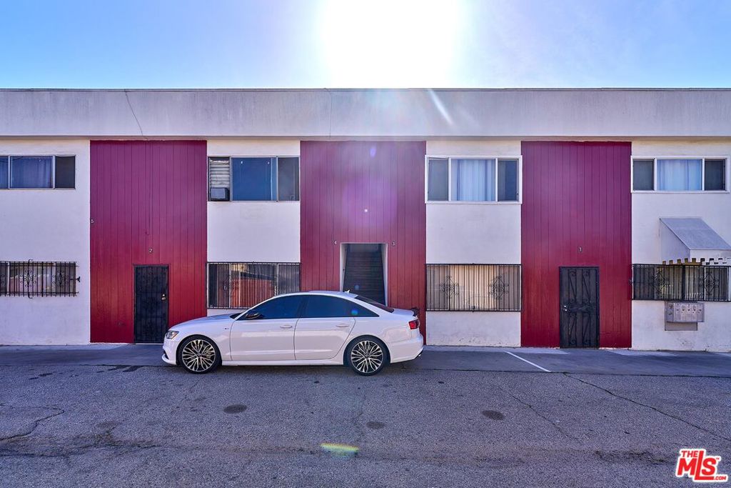 3568 S Budlong Avenue, Los Angeles, CA 90007 — photo 1