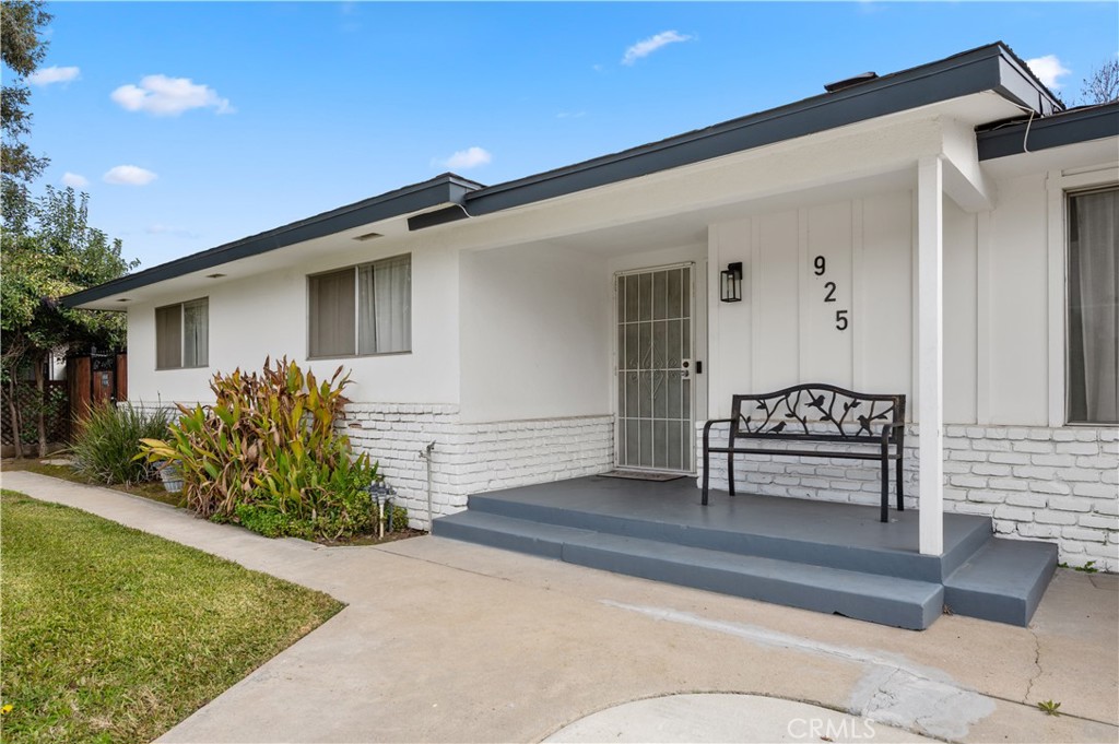 925 S Purdue Avenue, Fresno, CA 93727 — photo 1