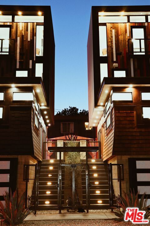 715 N El Centro Avenue, Los Angeles, CA 90038 — photo 1