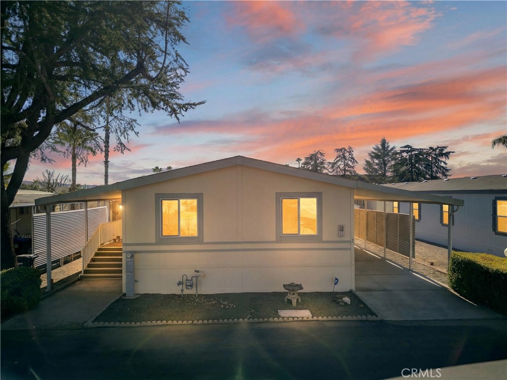 725 W Thornton 10, Hemet, CA 92543 — photo 1