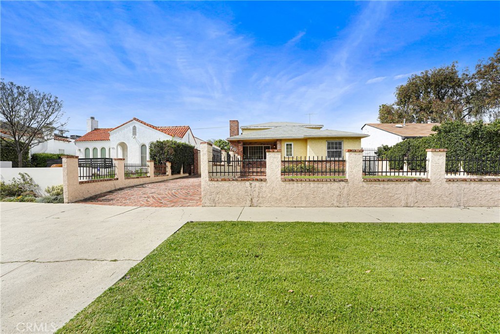1009 S Rimpau, Los Angeles, CA 90019 — photo 1