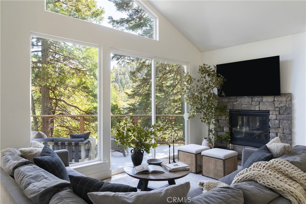 388 Primrose Circle, Lake Arrowhead, CA 92352 — photo 1